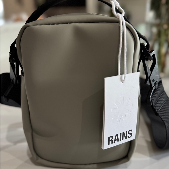 Rains Men's Beige Reporter Bag